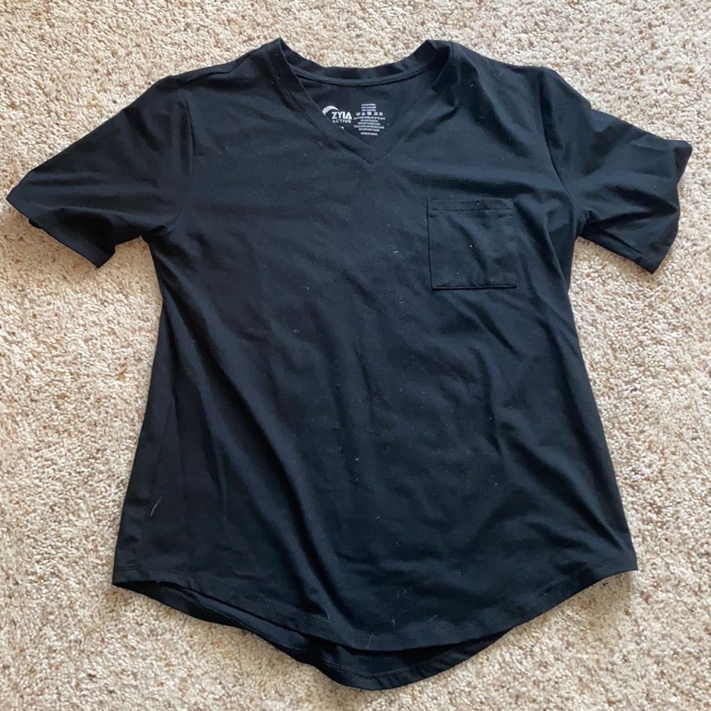 V-neck pocket tee